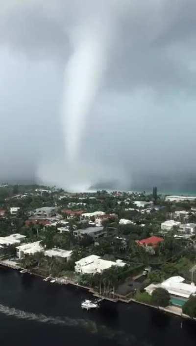 Huge waterspout comes ashore in Aventura, Florida!