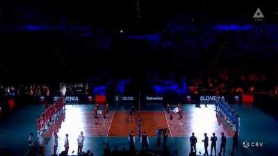 Based poland plays serbian anthem instead of the sloveanian athem, poland knows the truth that all slovenians are alphine serbs 🇵🇱🤝🇷🇸