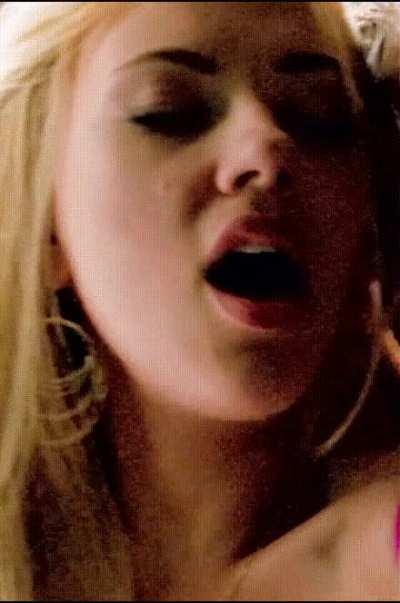 You dry hump Scarlett Johansson