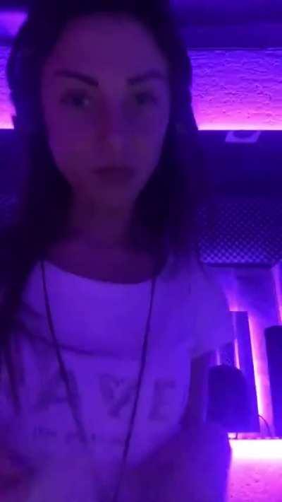 Катюша диджеит потихоньку 2