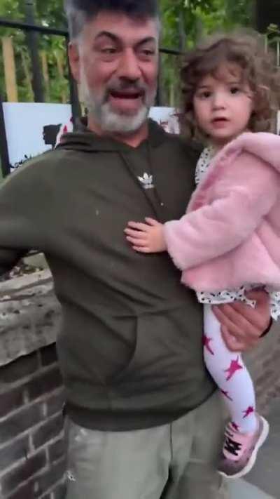 Праздничная обстановка перед посольством Ирана