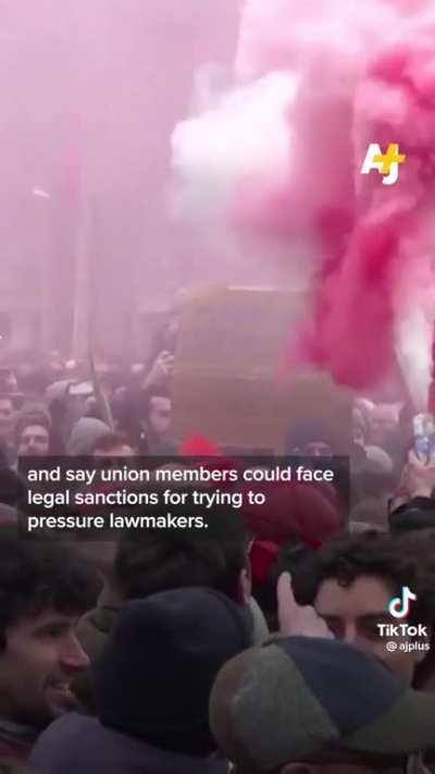 THE EXACT ENERGY WE ALL NEED !!! WORKERS OF WORLD UNITE !