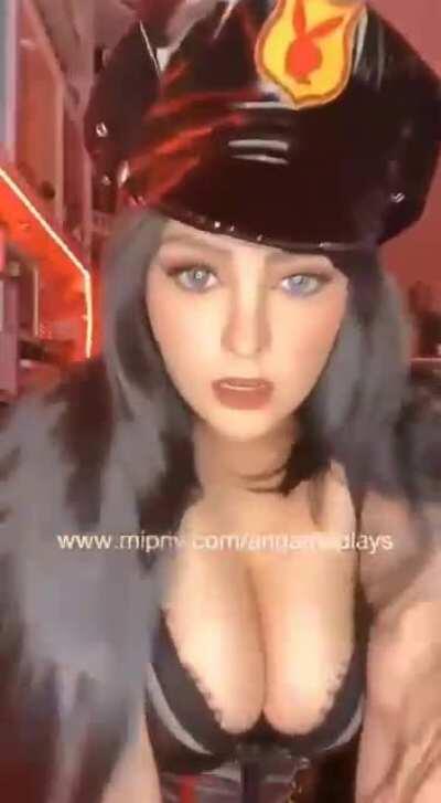 En una parte del vídeo Arigameplays enseña por unos segundos el qlo 😃