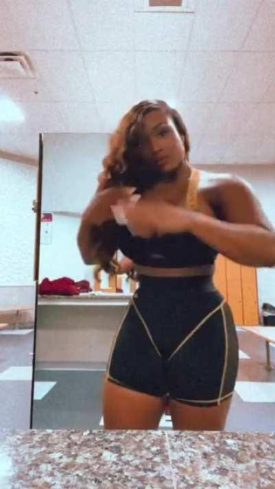 Breaa (@bombshellbreaa)