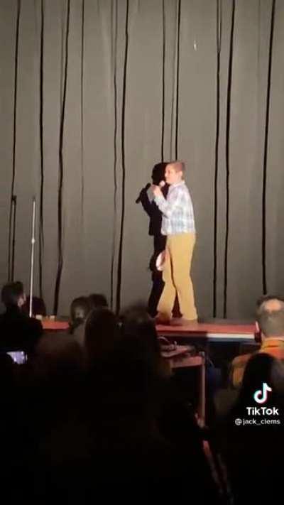 Bro I would never have the balls to sing in front of my school. Absolute chad.