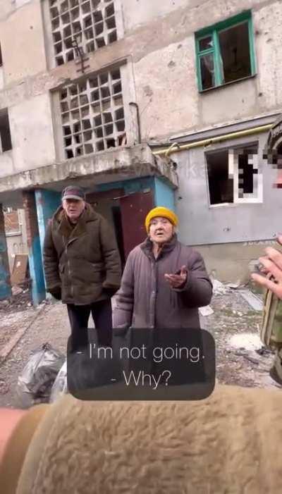 UA Soldiers evacuate Bakhmut Warzone with explosions seen, Ukrainian Grandma refuses to go