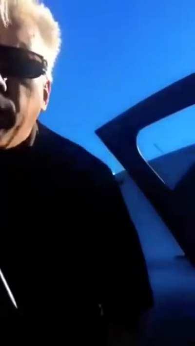 This guy gets cut off and shows his true colours.