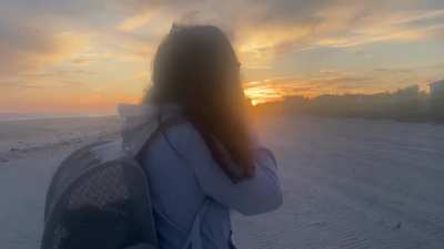 It’s 1000k & Gigi is in her backpack