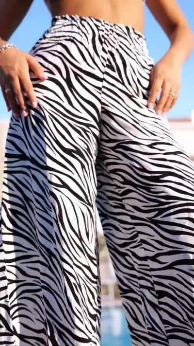 👙 🤍 💚 ♥️ 💙 🦓 🐆