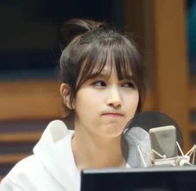 pouty Mina
