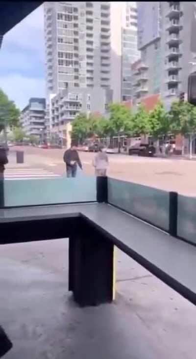 Pakistani guy defending himself