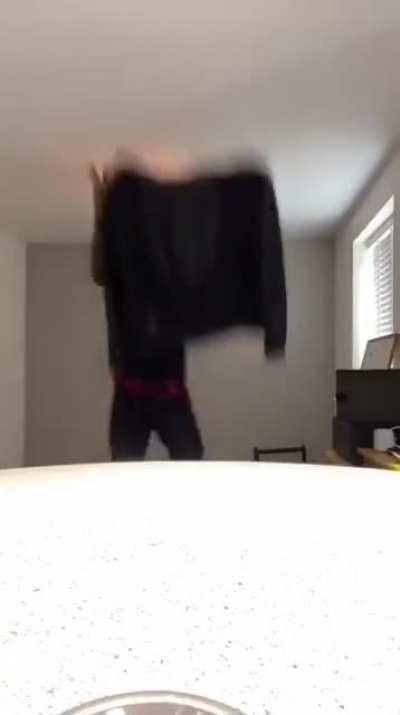 Кофта, стол и человек