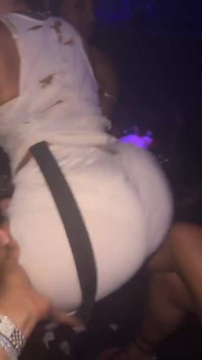 Ari fletcher shaking ass