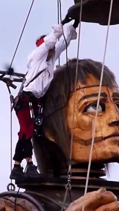Giant puppet