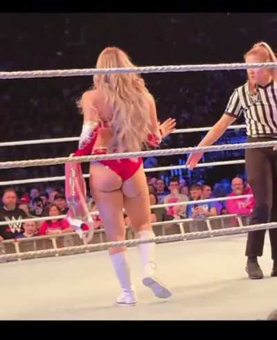 Throwback of this iconic attire when tiffany stratton went viral at a live event!!