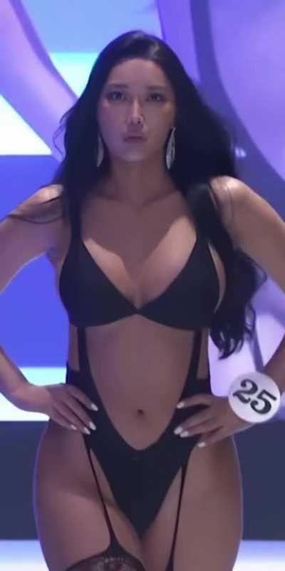 Unforgettable MAXIM Catwalk