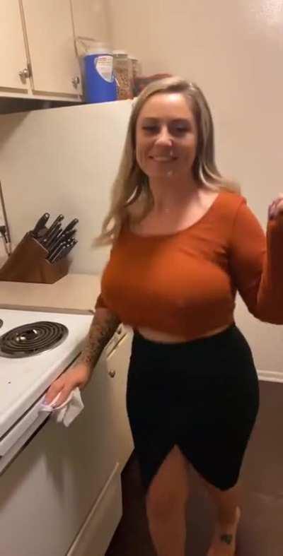 Bouncing around 👅