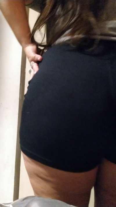 I'll open it while you stick your nose in 🍑