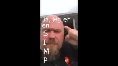 Gutter, jeg er en simp......
