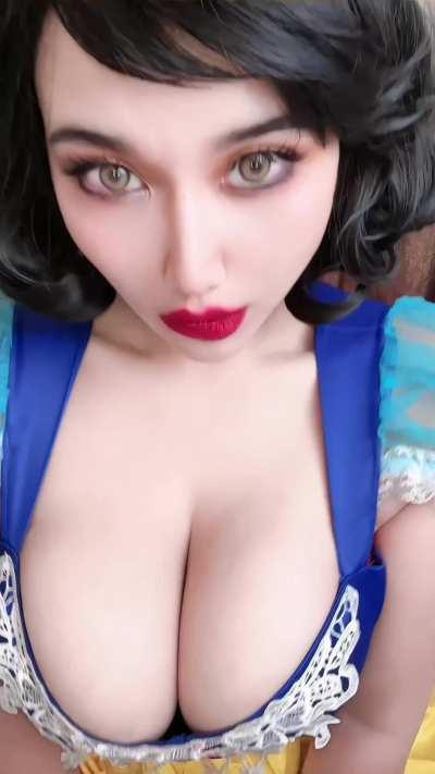 love it when they just pop out 💙 (fuckdoll)