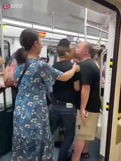 i WaNt To FiGhT tHiS mAn BuT hE wOn'T tAkE iT sErIoUsLy