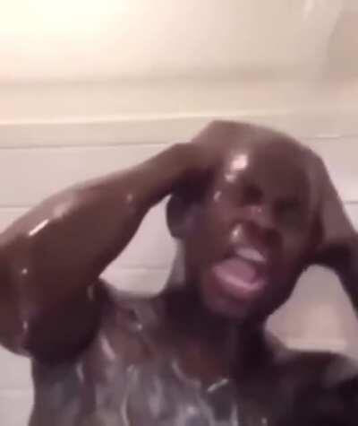 When you realize donovan wasnt guts’ first kiss 😳😳😳😳😳😳😳😳