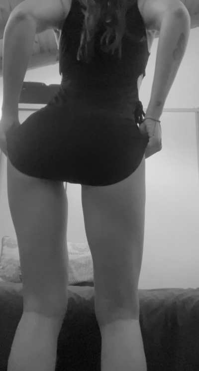 This long legs angel is waiting for you