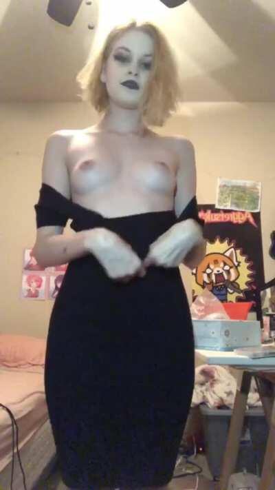 We get home from a date night and I do this as soon as we get through the door, wyd? 💕