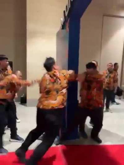 Kegiatan positif Himpunan Pengusaha Muda Indonesia r/publicfreakout