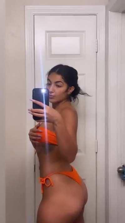 that ass need to be covered in cum!