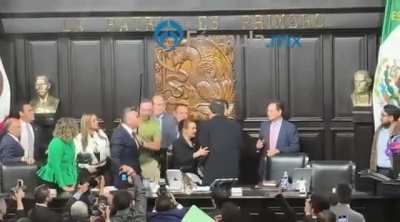 Le dieron unos chingazos al Noroña 🤣