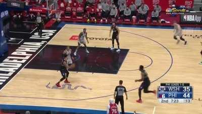 [Highlight] Tobias injures his ankle after throwing the alley oop to Ben Simmons