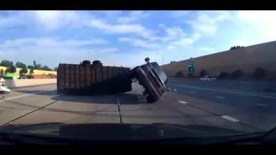 This guy doesn’t know how to switch lanes