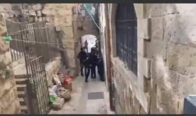 Palestinian man screams “Jerusalem is always Arab”(Palestinian) while getting brutally attacked and detained by occupation forces