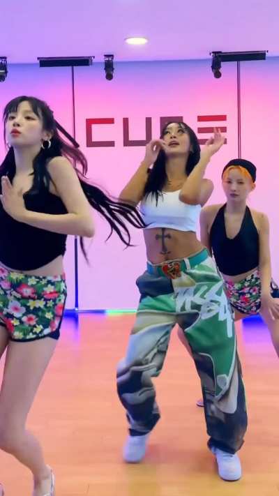 Soyeon, Yuqi & Hyolyn