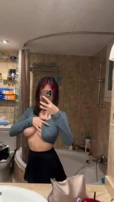 Excuse me sir, do you have some white cream for me?