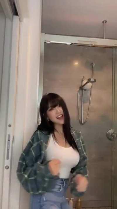 God Damn AriaSaki's A Very Pretty Girl 😍