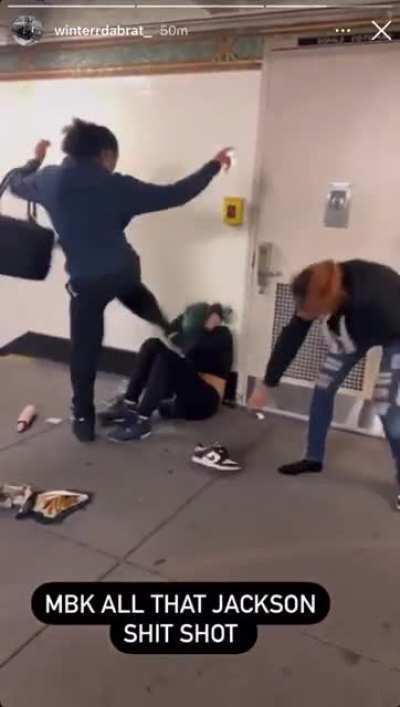 WinterDaBrat (female top gang member from NYC Mitchel Projects) and an associate brutally beat a woman in a subway station.