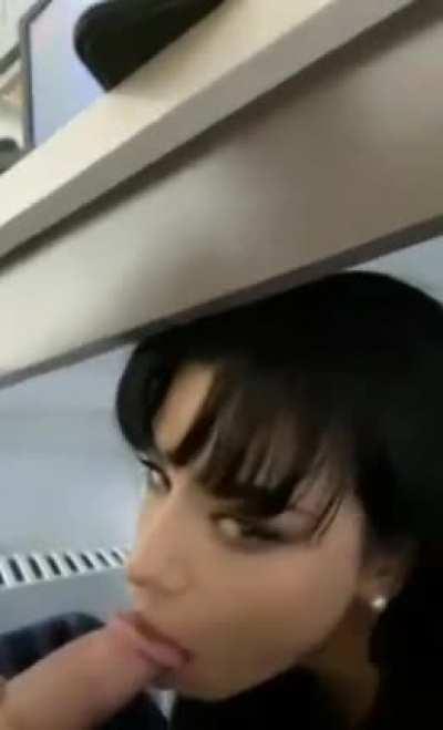 Kız güzel yalıyor (NSFW)