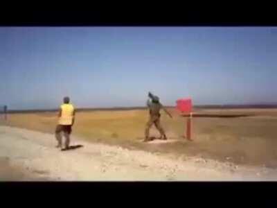 Somalian Soldier ready to kill yatchs