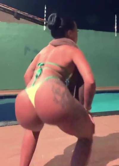 Graziele Almeida (@graziialmeidda_)