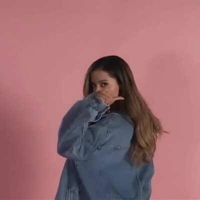 Anitta vendendo lingerie