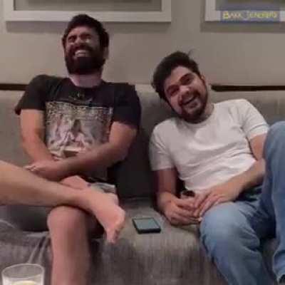 Tu kyu dekh raha hai...