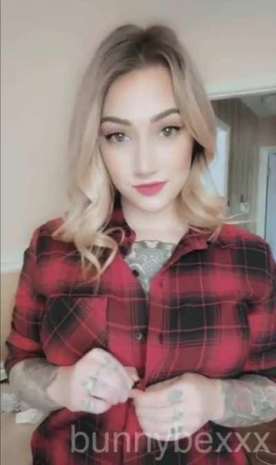 Fun, sexy 5’1 alt babe ready to make you cum! I’m available for worn clothing wears, pre-made and custom photos and videos, fetish vials/containers, and much more! 🥵💦 Full menu in comments! 🖤😘 [pty][fan][pic][vid][fet]