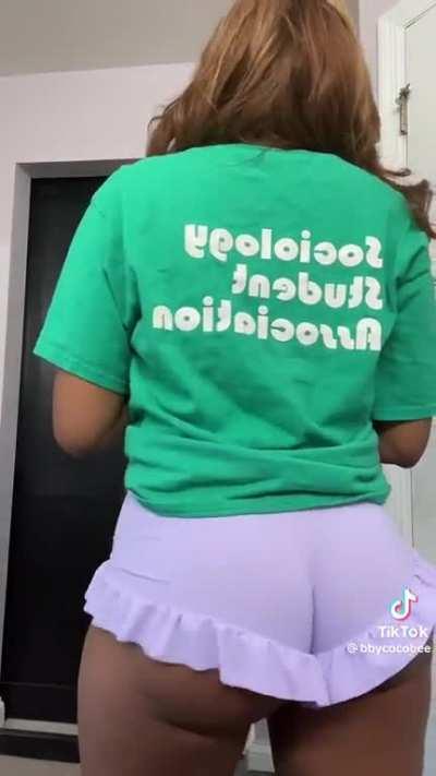 Anyone have her explicit content?👀