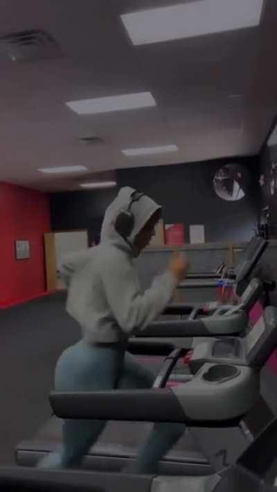 Running with that ridiculous BOOTY MEAT!!!! 🍖 🍖🍑🍑