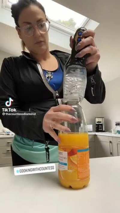 Интересная открывашка бутылок