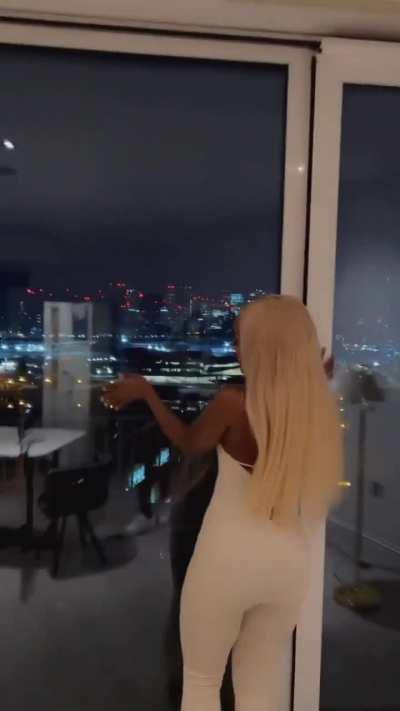 Thick African BADDIE! 🍑