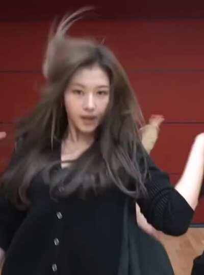 201029 - Sana charisma