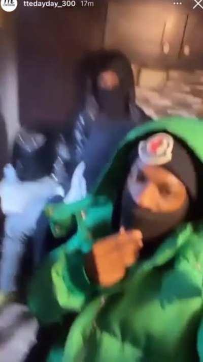 Durk shooting video in the raq w/ lamron taytown🥶🥶 plus Gillie and Wallo from Philly with them😂